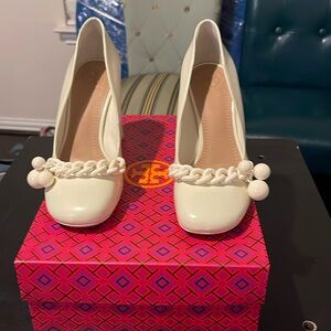 Gently worn Tory Burch Addison 95mm Pump.